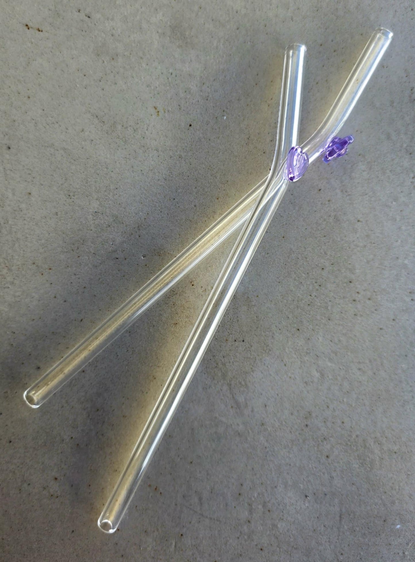 Paille en verre borosilicate transparente avec motif violet